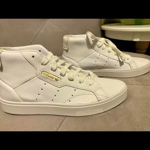 ADIDAS SLEEK MID SHOES SIZE 5